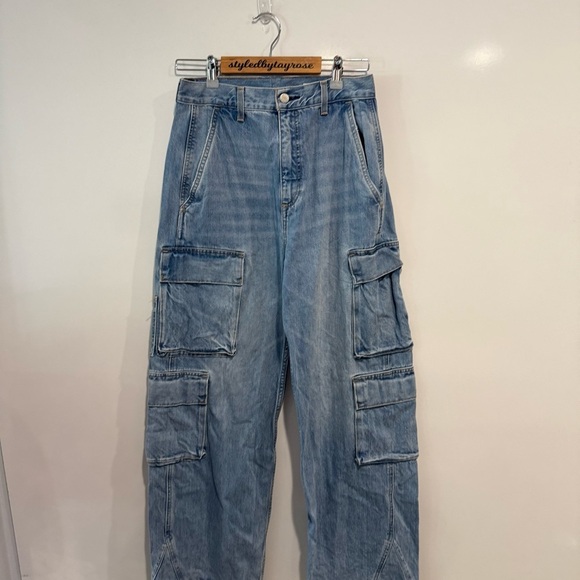 Aritzia Denim Forum The '90s Millie Hi-rise Cargo Jean - Picture 7 of 12